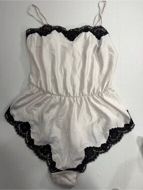 NWT Victoria’s Secret Dream Angels Satin Lace-Trim Romper size M